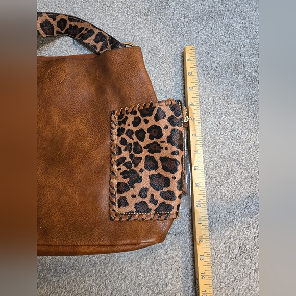 Faux Leather Animal Print Roomy Trendy Stylish Great Condition Shoulder Bag - Picture 3 of 10